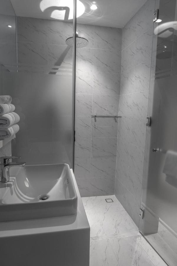 M Village Hotel Ton That Dam Хошимин Екстериор снимка